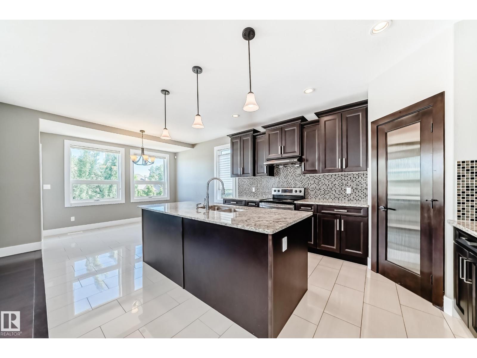 Photo 7 of 14062 161 A Av Nw, Edmonton AB