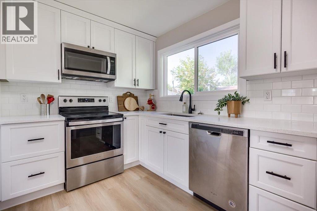 Photo 3 of 4230 40 A Avenue, Red Deer AB