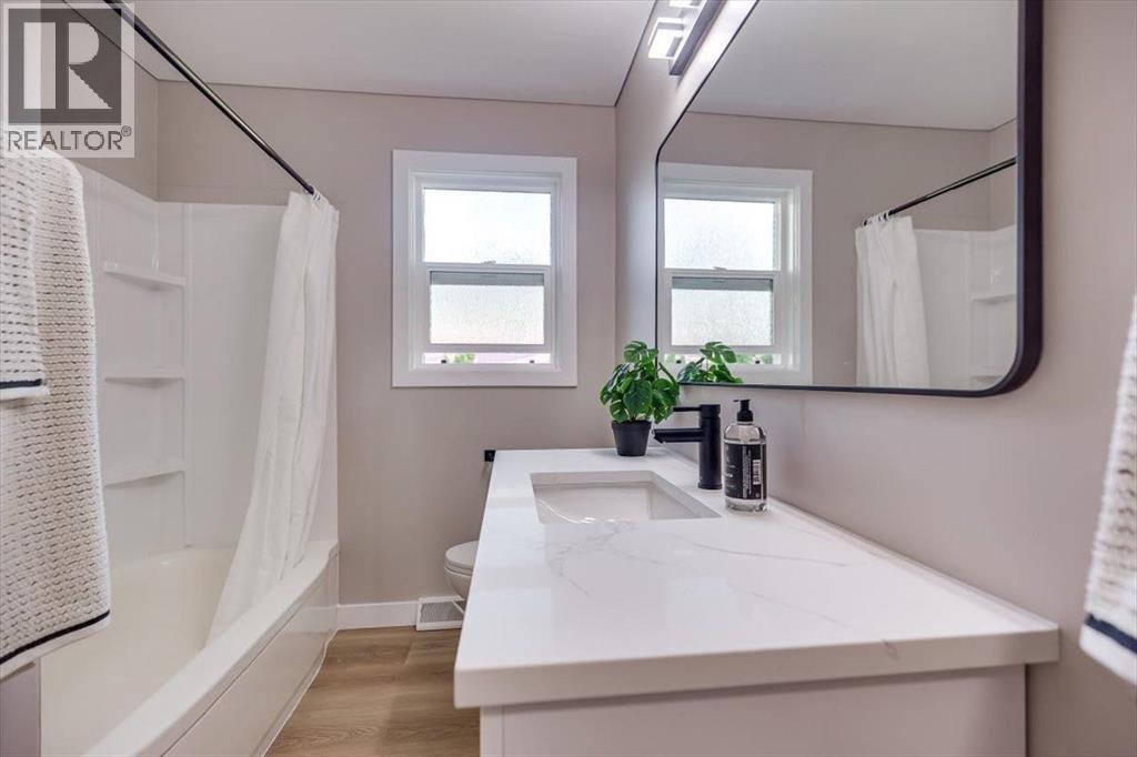 Photo 22 of 4230 40 A Avenue, Red Deer AB