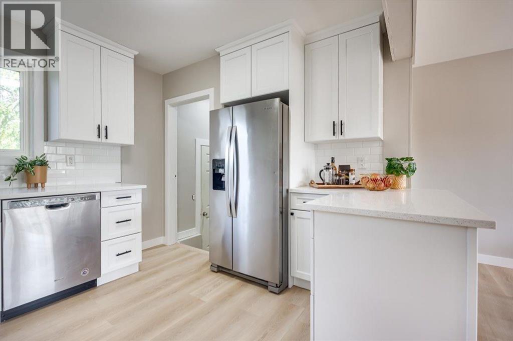 Photo 10 of 4230 40 A Avenue, Red Deer AB
