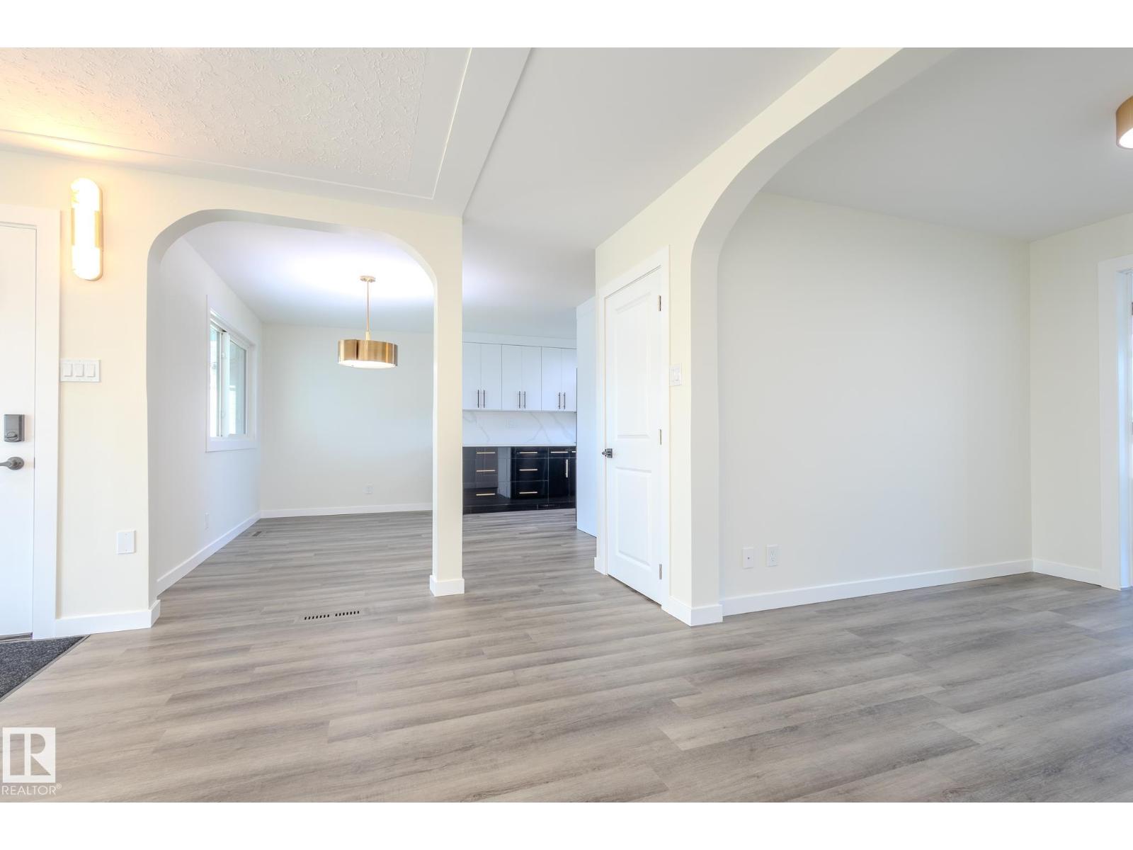 Photo 12 of 10524 134 Av Nw, Edmonton AB