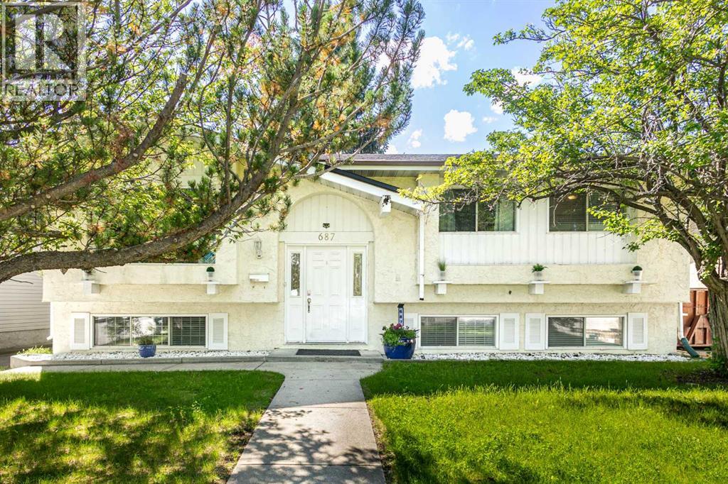 687 Brookpark Drive SW, Calgary, Alberta