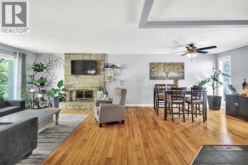Photo 2 of 687 Brookpark Drive Sw, Calgary AB