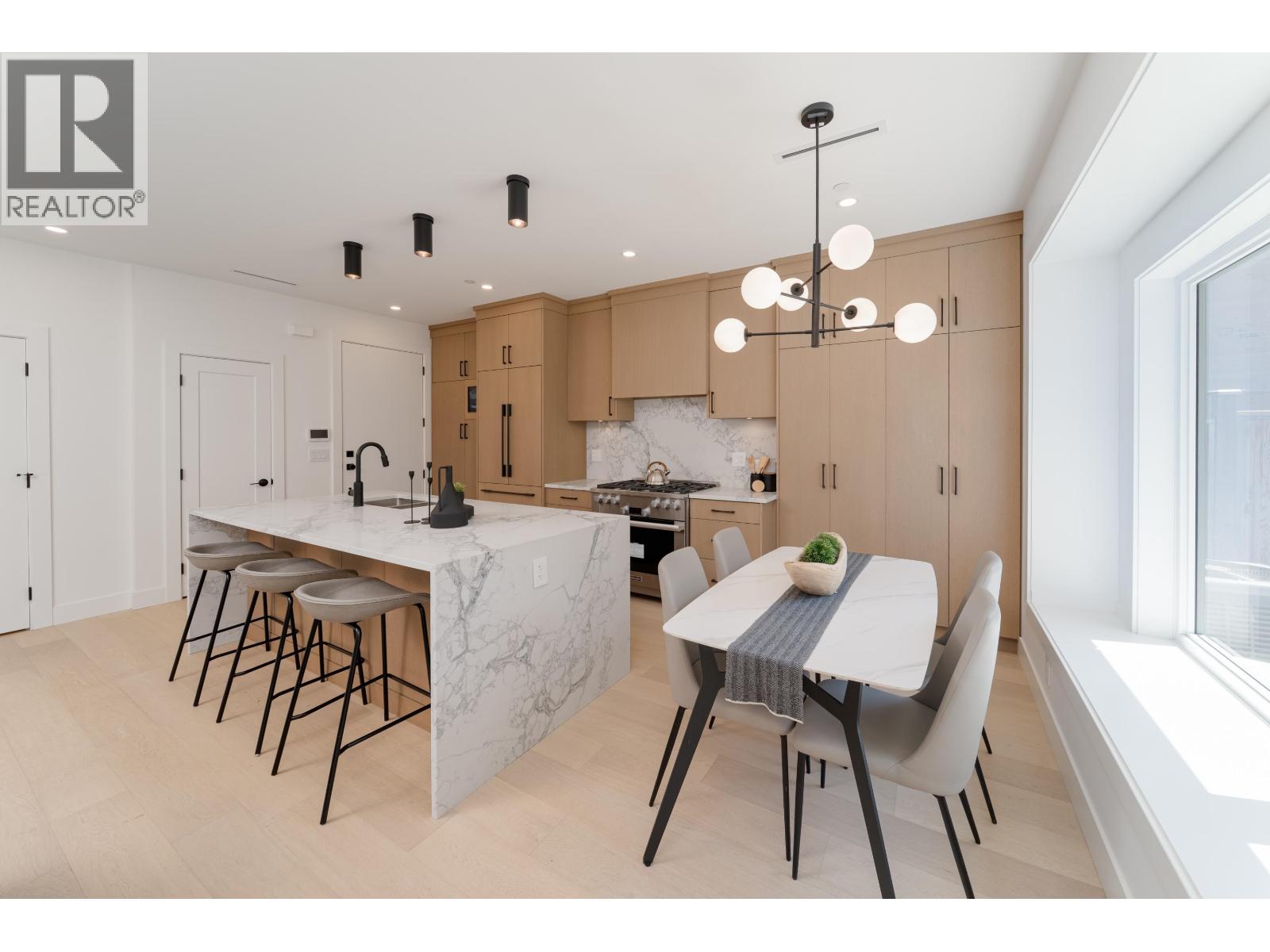 Photo 9 of 968 W 17th Avenue, Vancouver BC
