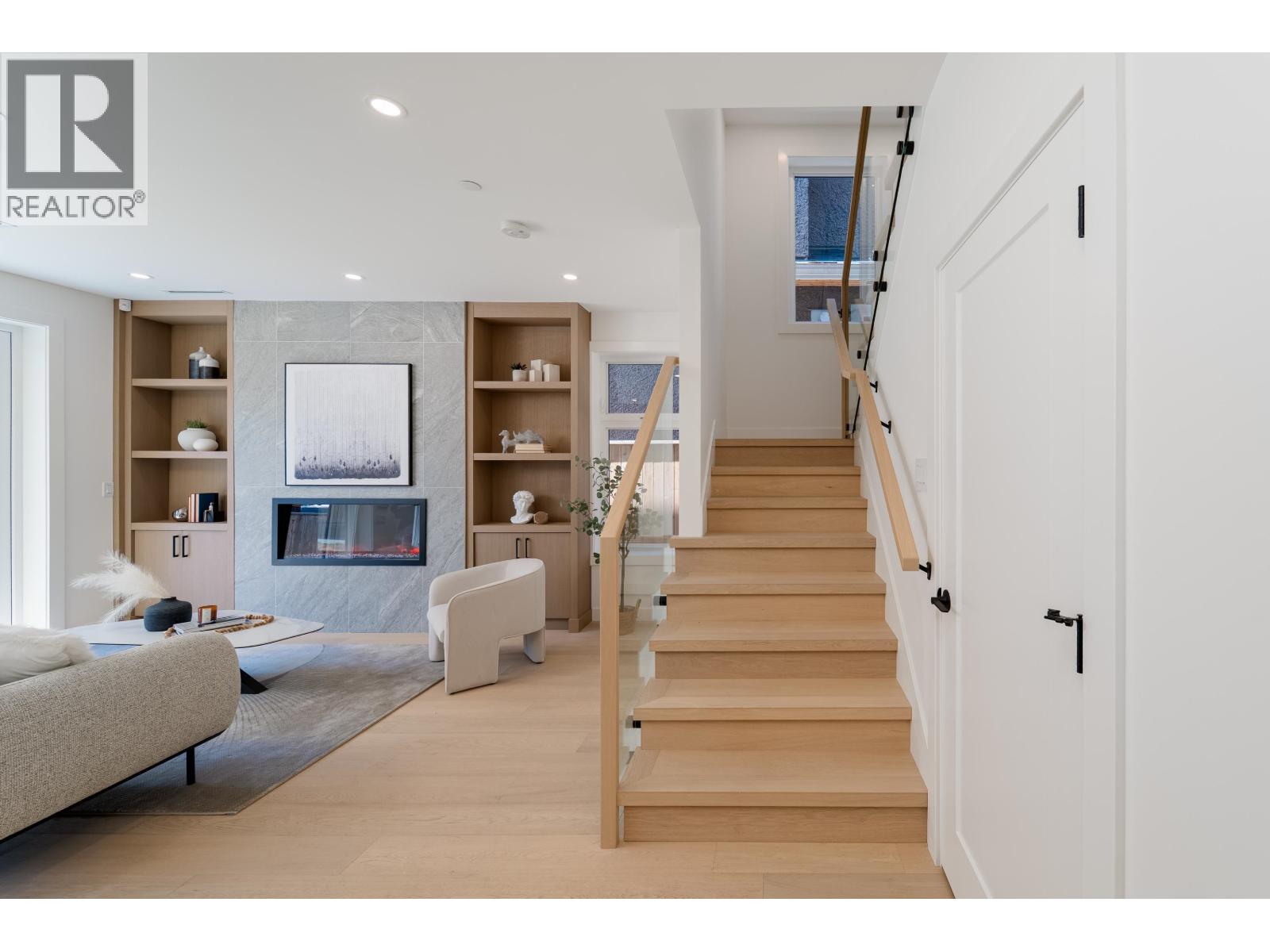 Photo 11 of 968 W 17th Avenue, Vancouver BC