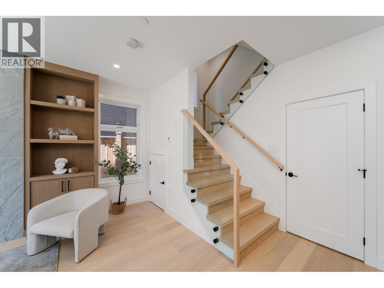 Photo 12 of 968 W 17th Avenue, Vancouver BC