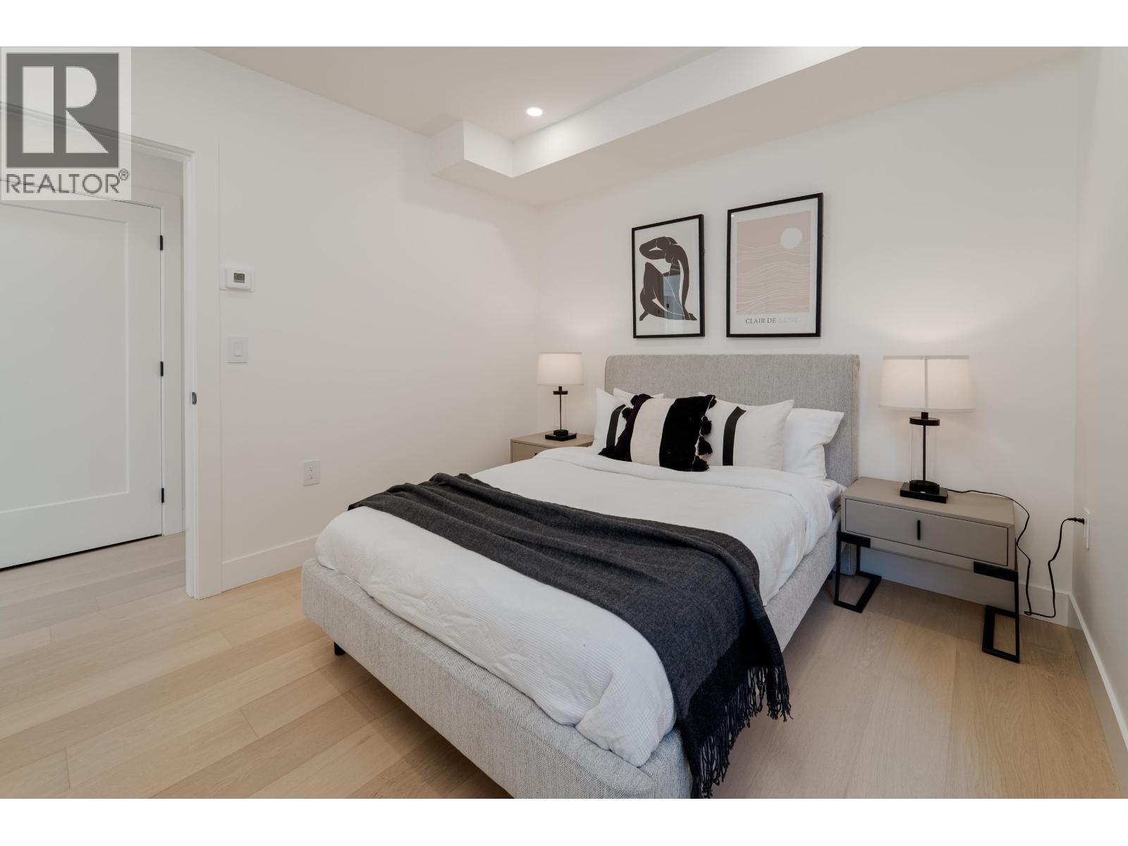 Photo 19 of 968 W 17th Avenue, Vancouver BC