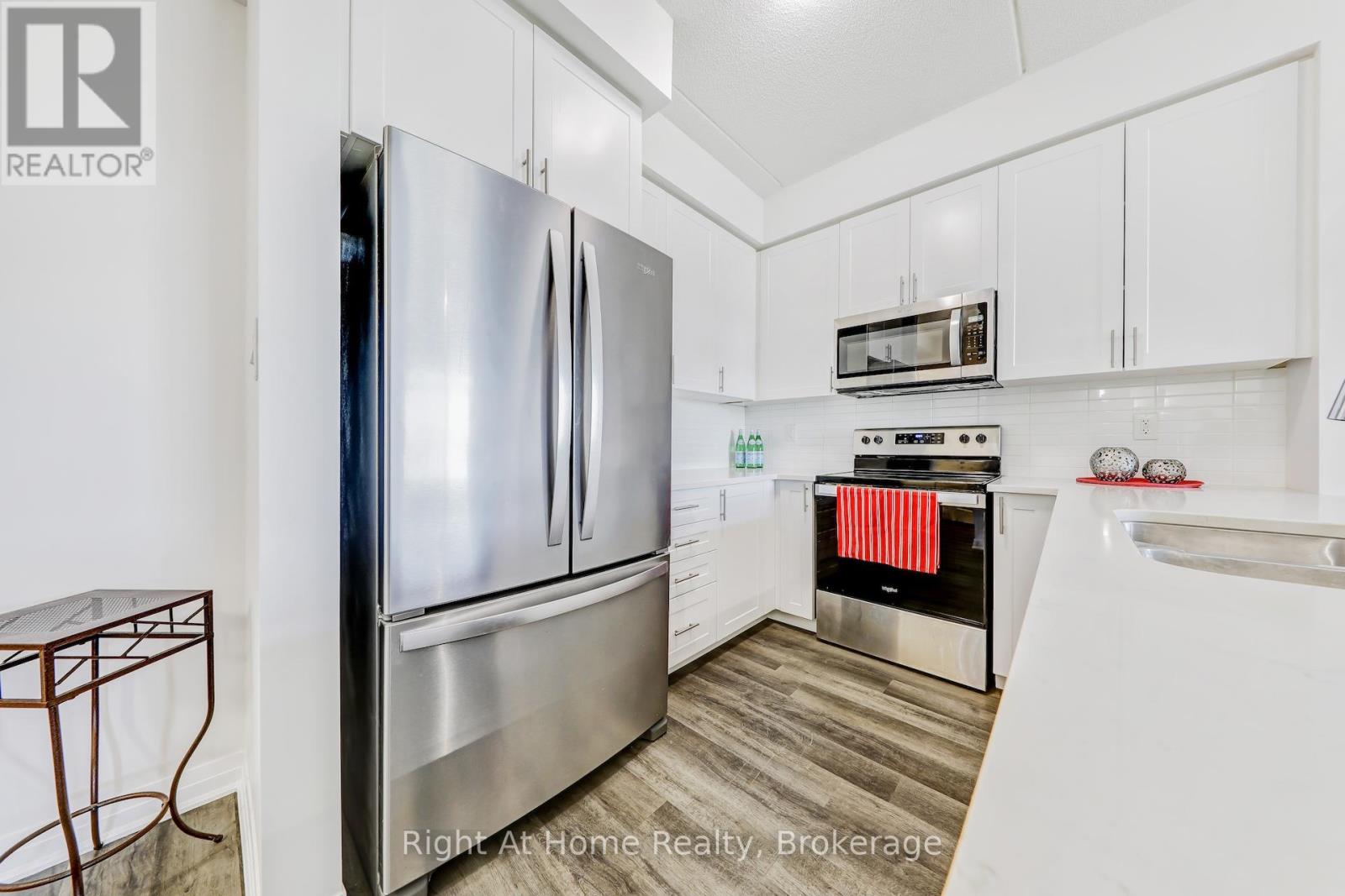 Photo 10 of 307 610 Farmstead Drive, Milton ON