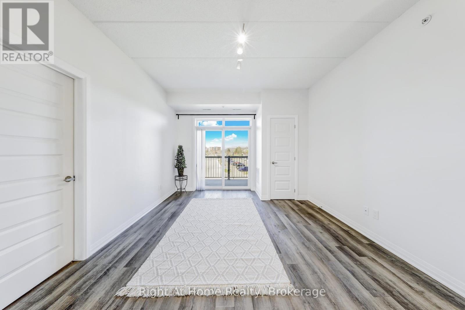 Photo 12 of 307 610 Farmstead Drive, Milton ON