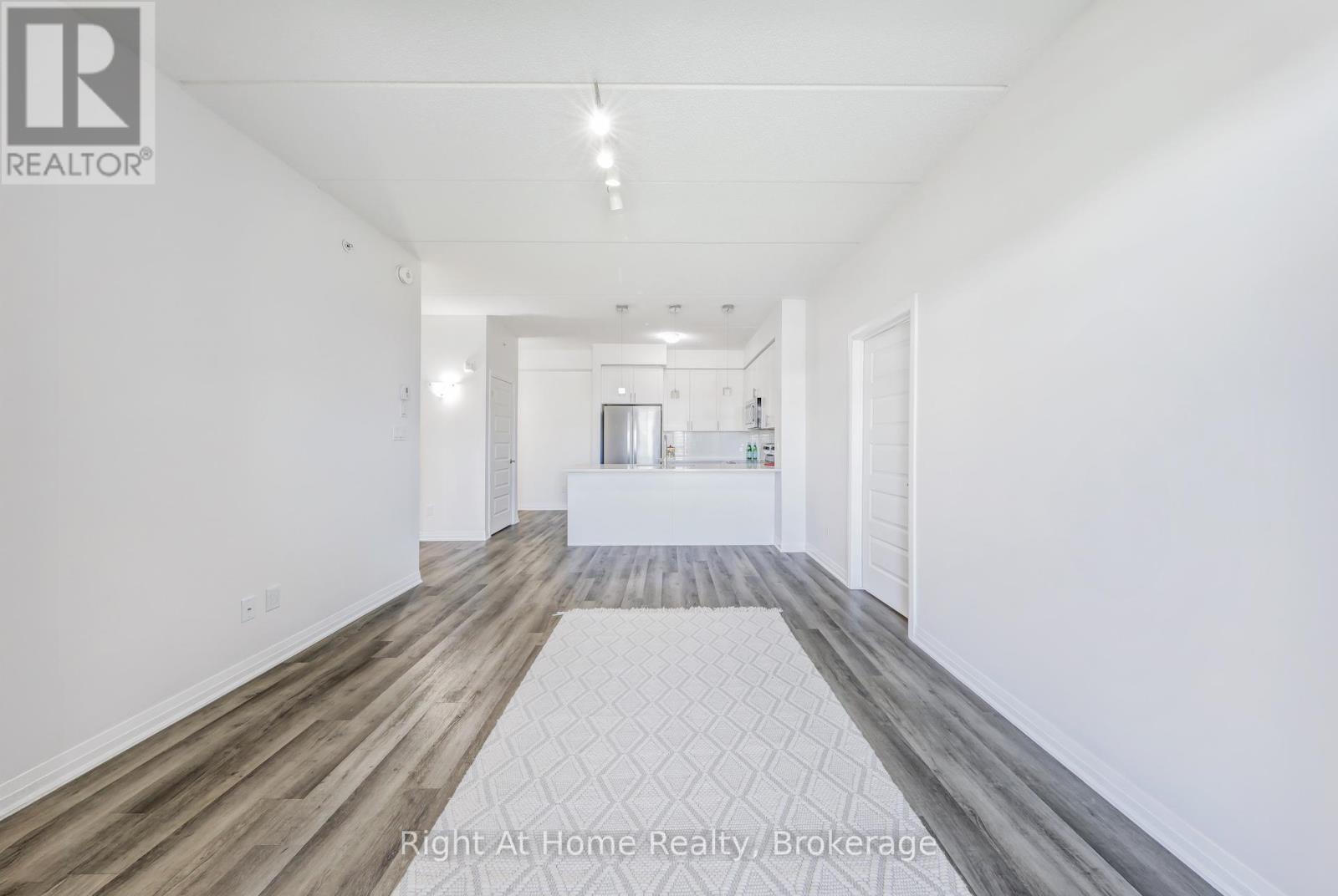 Photo 13 of 307 610 Farmstead Drive, Milton ON
