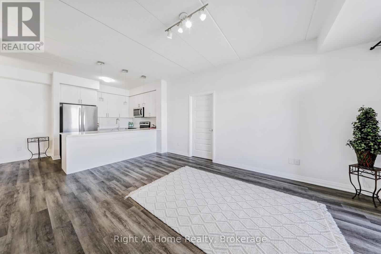 Photo 14 of 307 610 Farmstead Drive, Milton ON