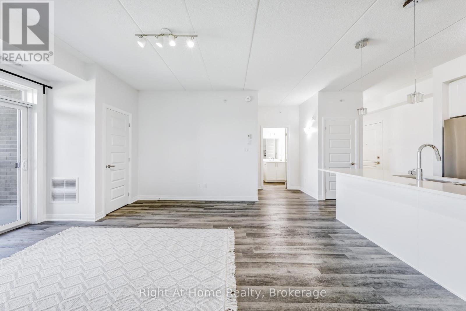 Photo 16 of 307 610 Farmstead Drive, Milton ON