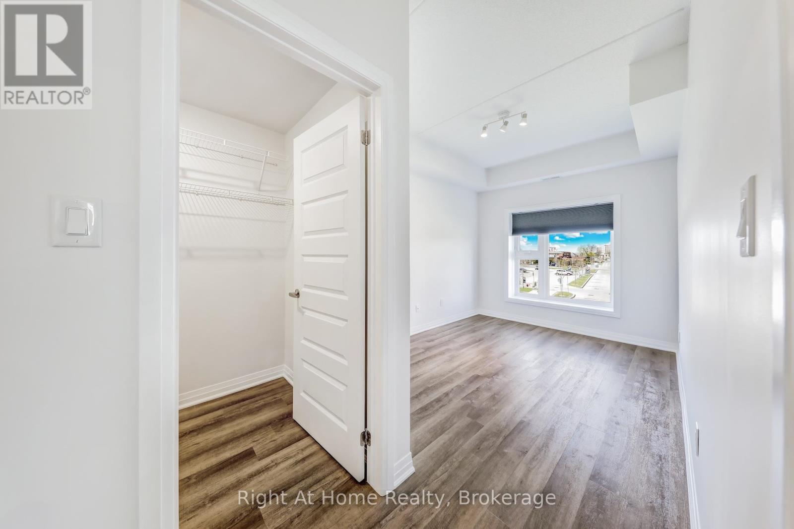 Photo 17 of 307 610 Farmstead Drive, Milton ON