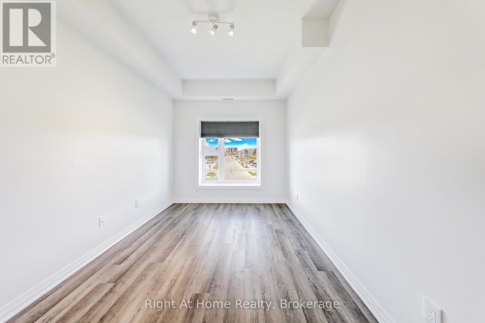 Photo 19 of 307 610 Farmstead Drive, Milton ON