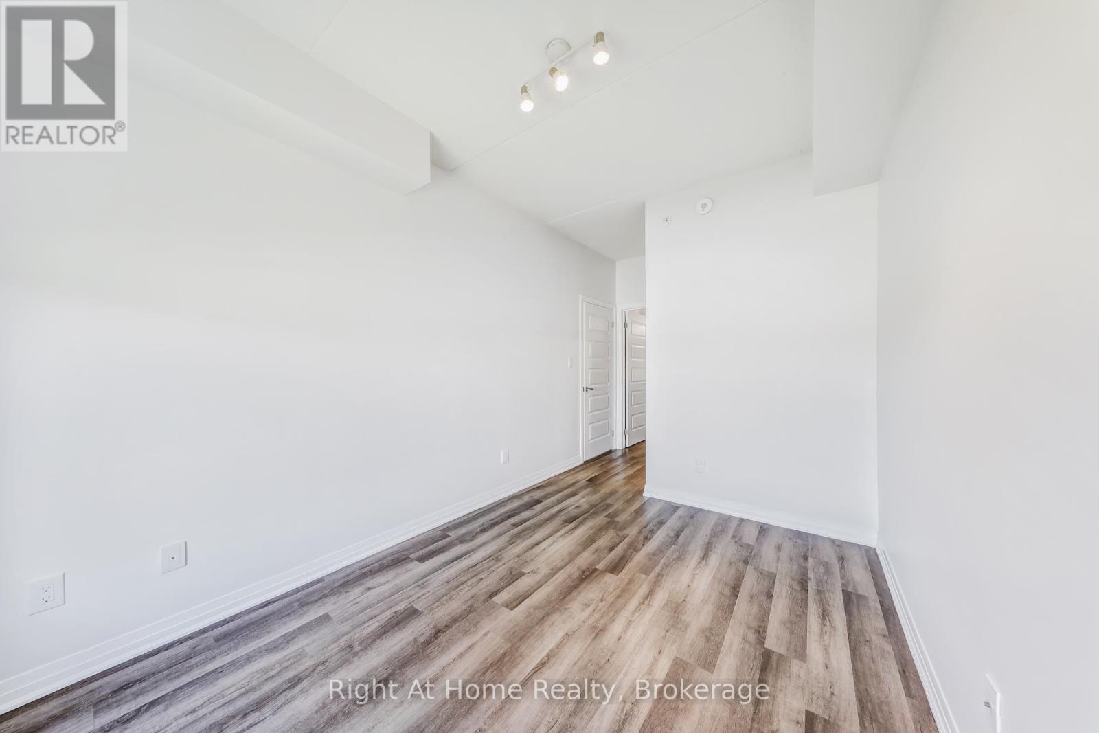 Photo 20 of 307 610 Farmstead Drive, Milton ON