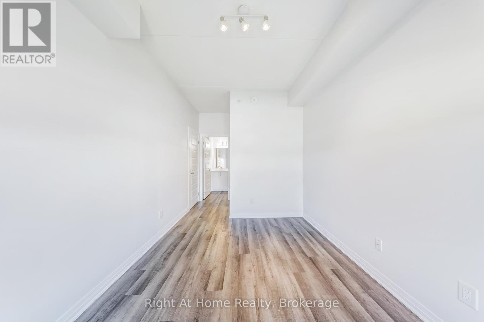 Photo 21 of 307 610 Farmstead Drive, Milton ON