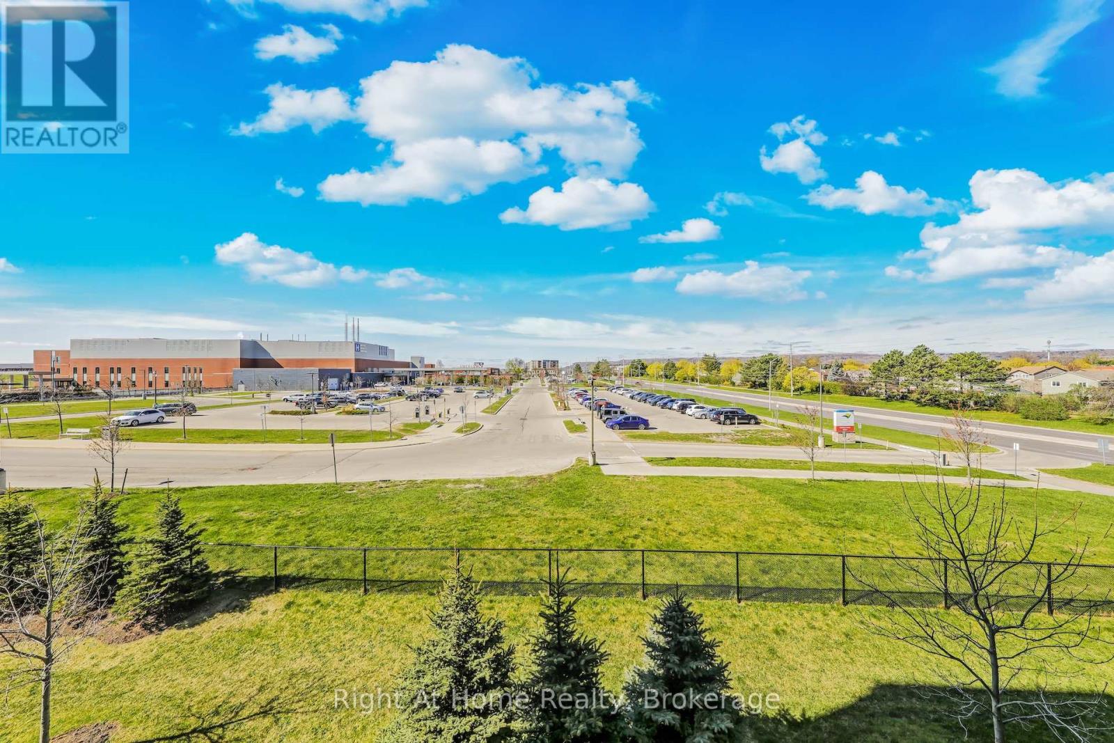 Photo 32 of 307 610 Farmstead Drive, Milton ON