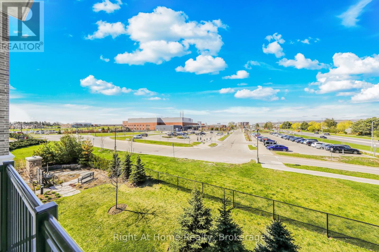 Photo 33 of 307 610 Farmstead Drive, Milton ON