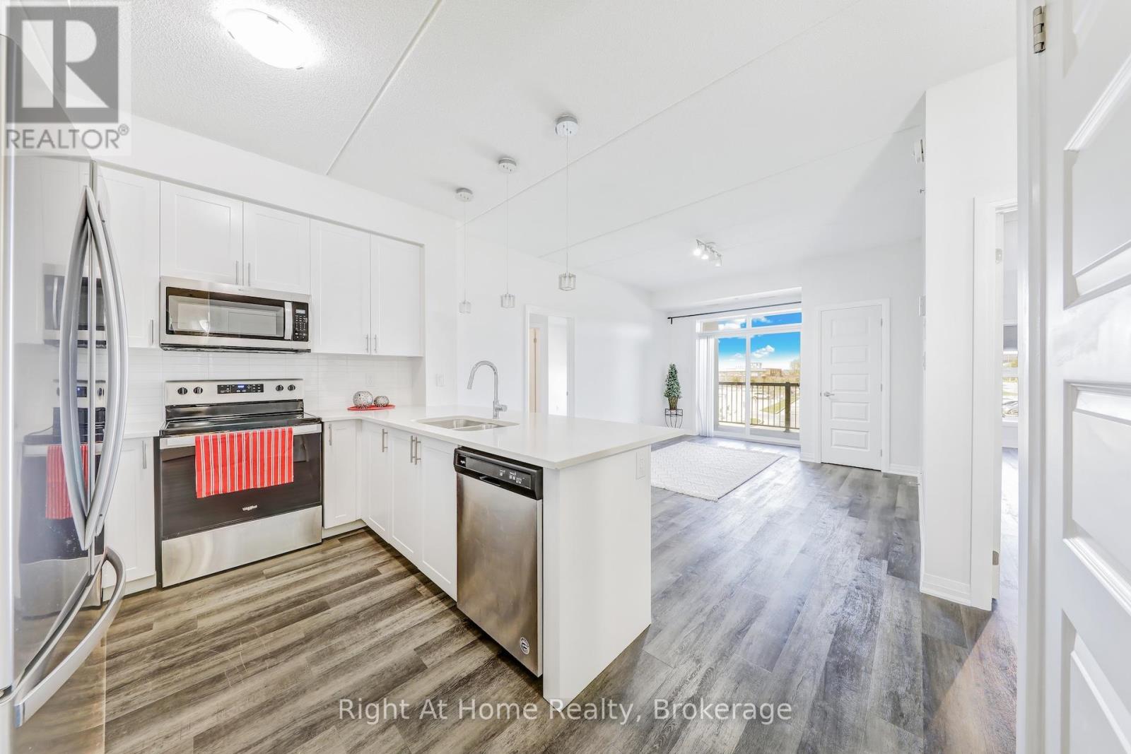 Photo 7 of 307 610 Farmstead Drive, Milton ON