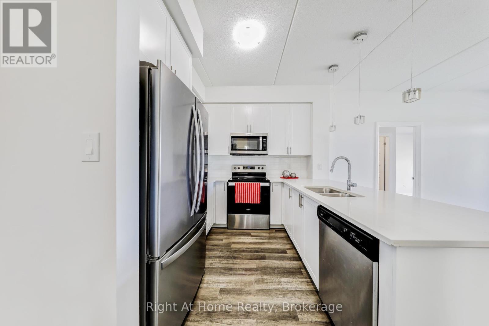 Photo 8 of 307 610 Farmstead Drive, Milton ON