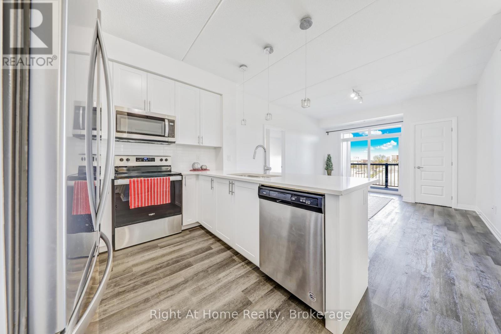 Photo 9 of 307 610 Farmstead Drive, Milton ON