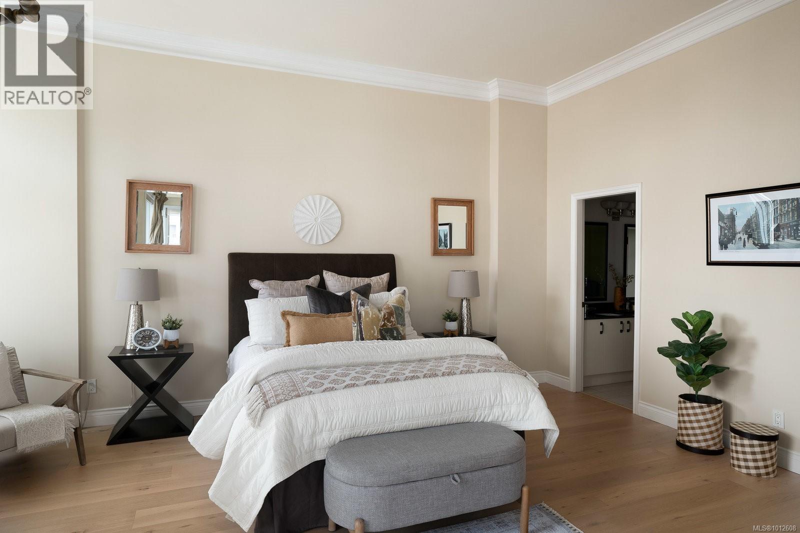 518 10 Paul Kane Place, Victoria