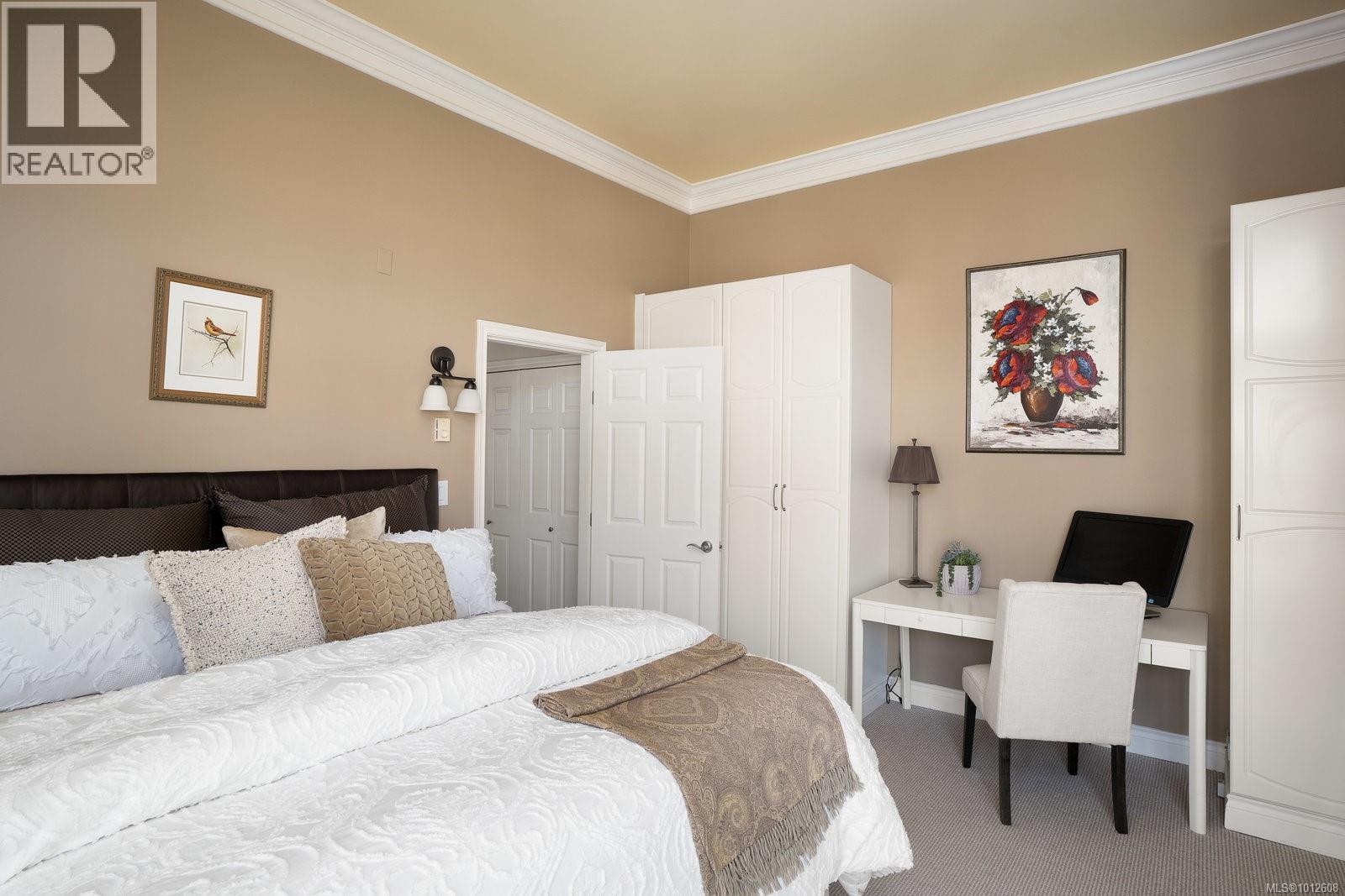 518 10 Paul Kane Place, Victoria