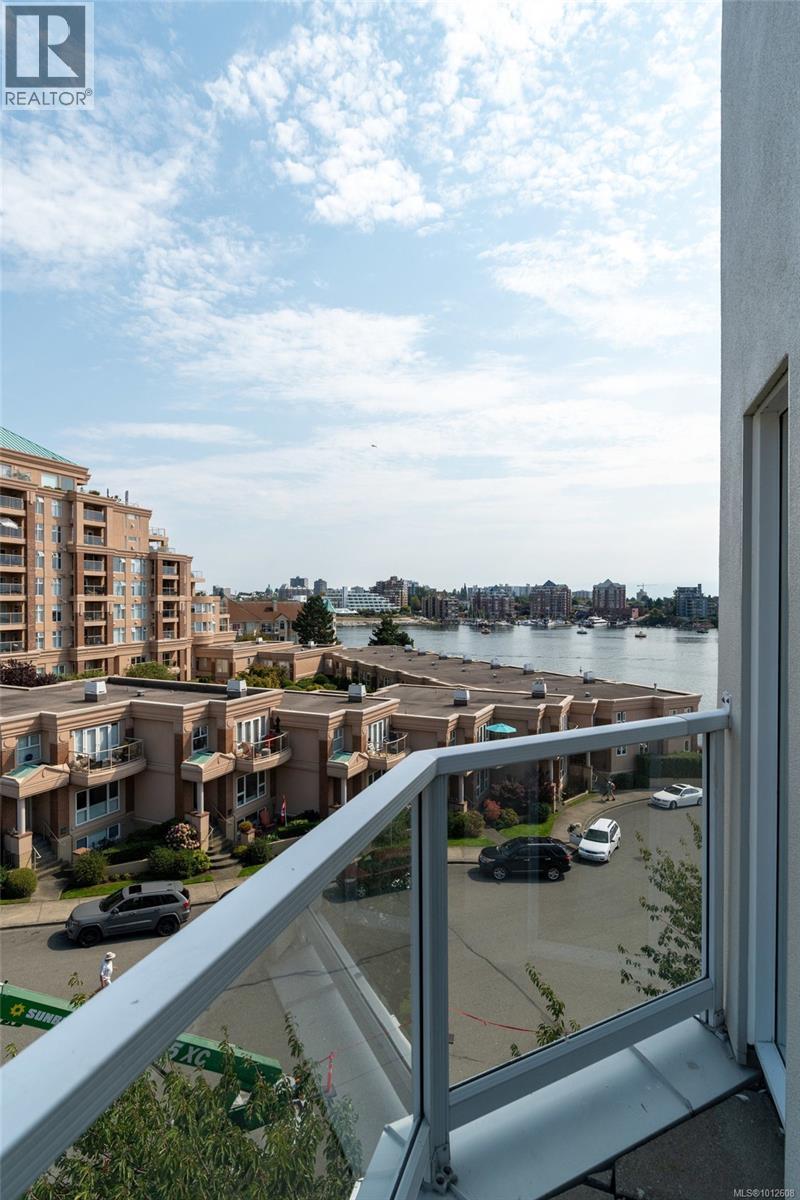518 10 Paul Kane Place, Victoria