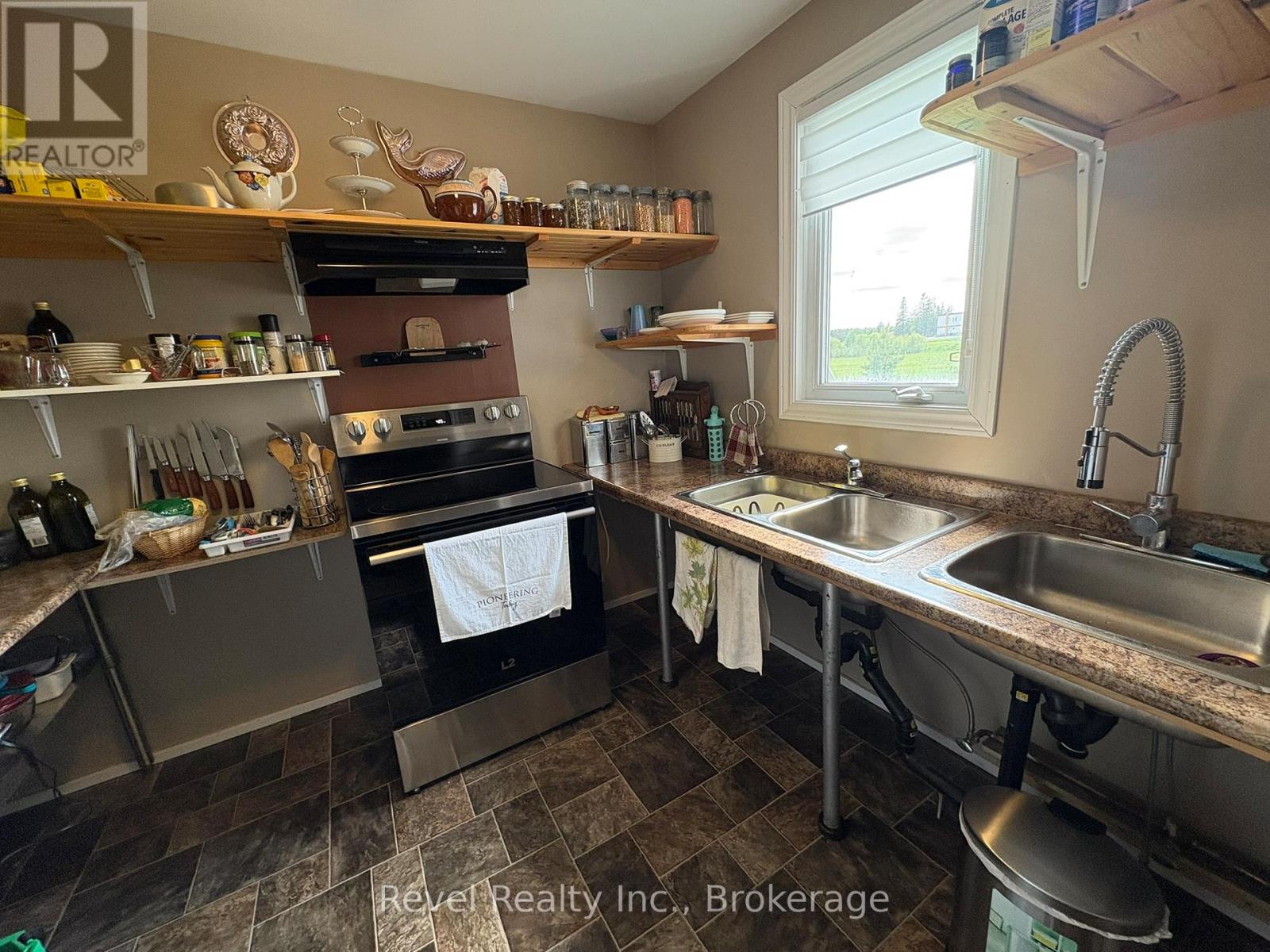 Photo 11 of 52 Doyon Street, Fauquierstrickland ON