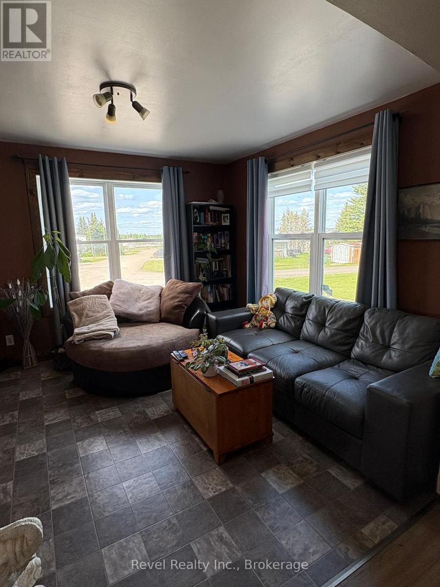 Photo 16 of 52 Doyon Street, Fauquierstrickland ON