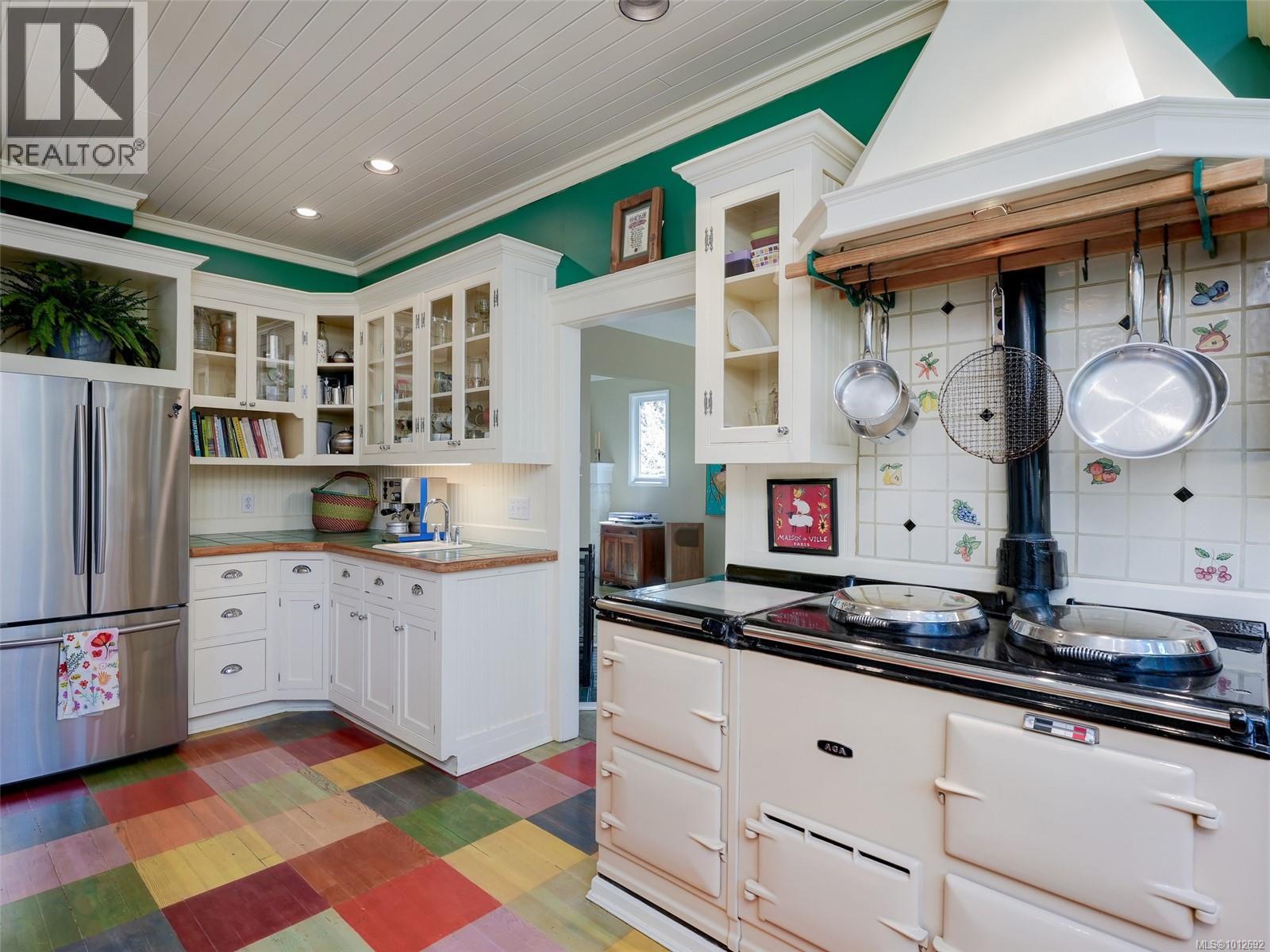 Photo 14 of 1580 Wilmot Pl, Oak Bay BC
