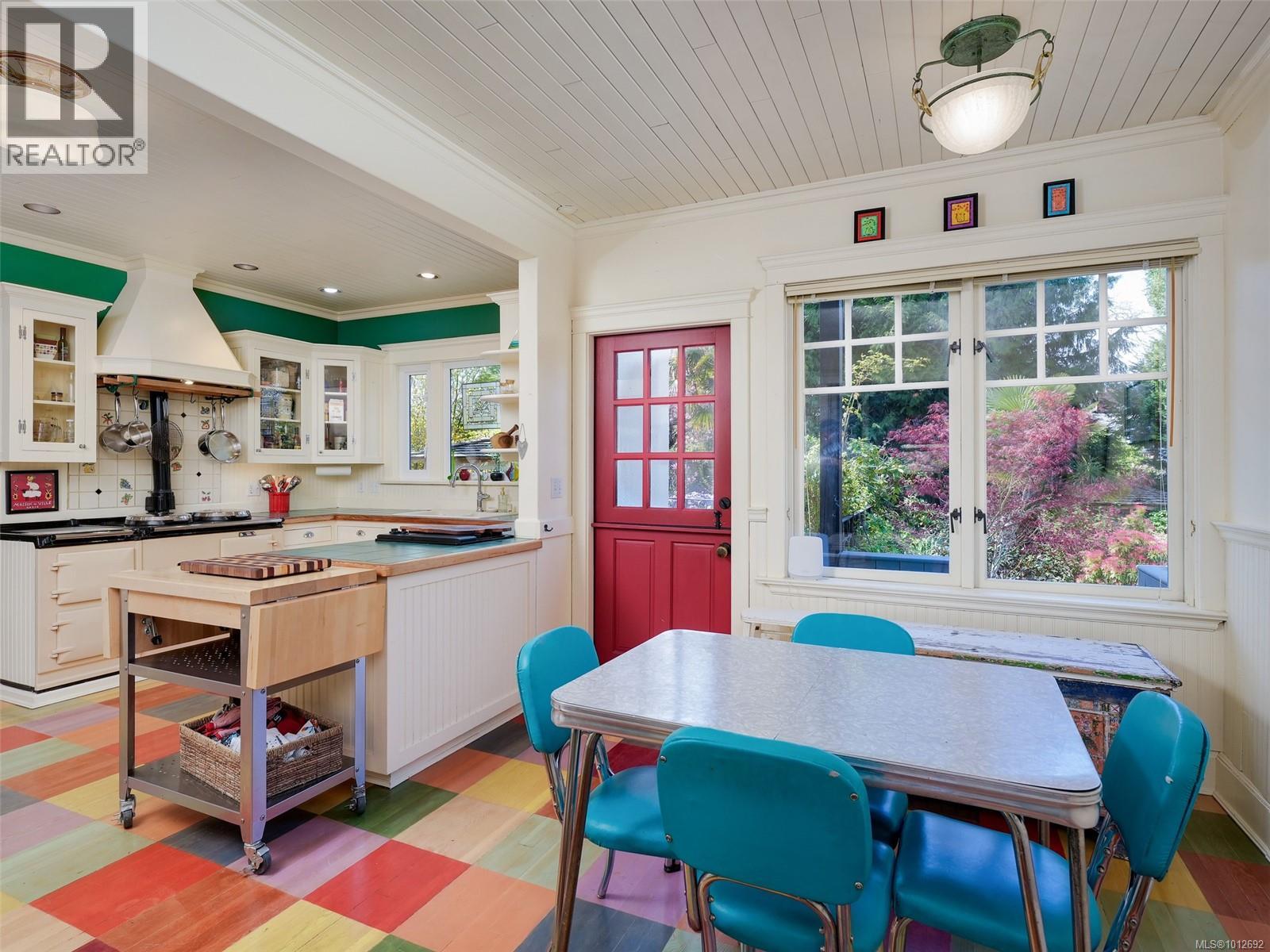 Photo 15 of 1580 Wilmot Pl, Oak Bay BC