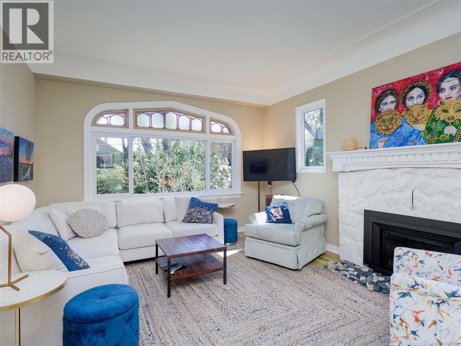Photo 6 of 1580 Wilmot Pl, Oak Bay BC