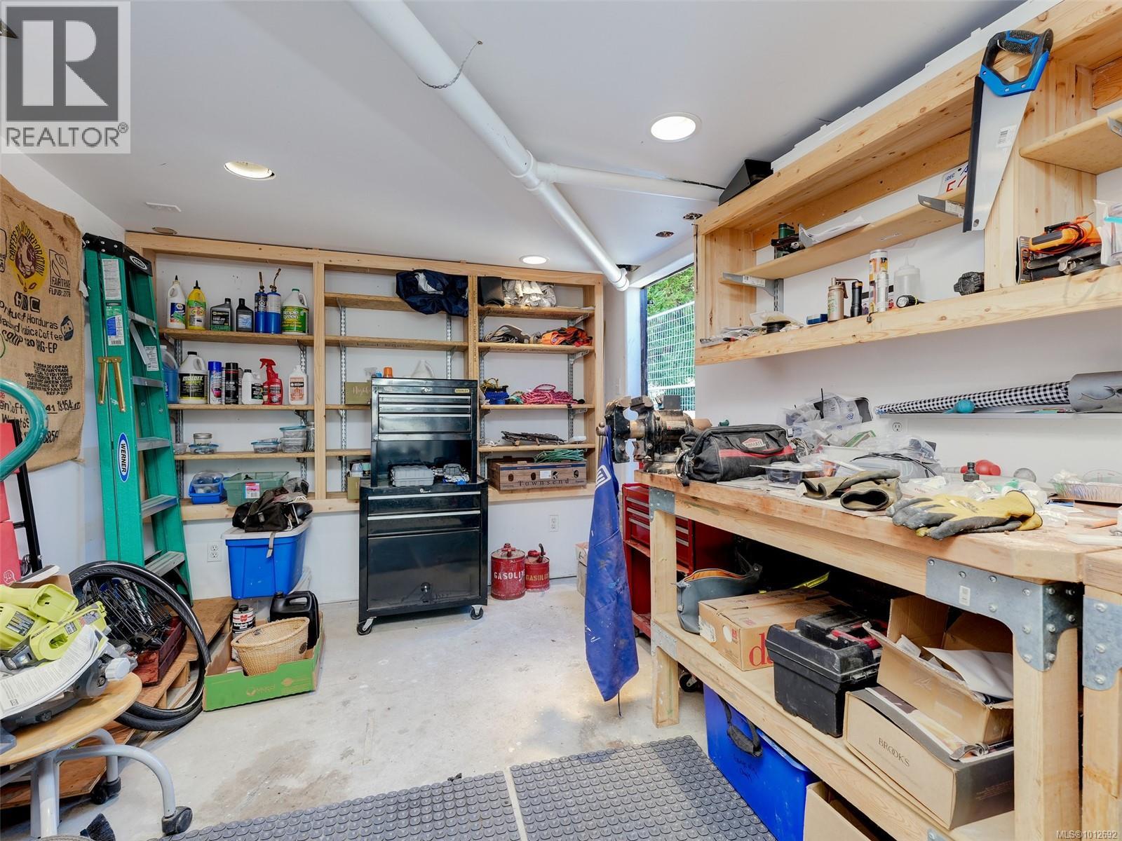 Photo 32 of 1580 Wilmot Pl, Oak Bay BC
