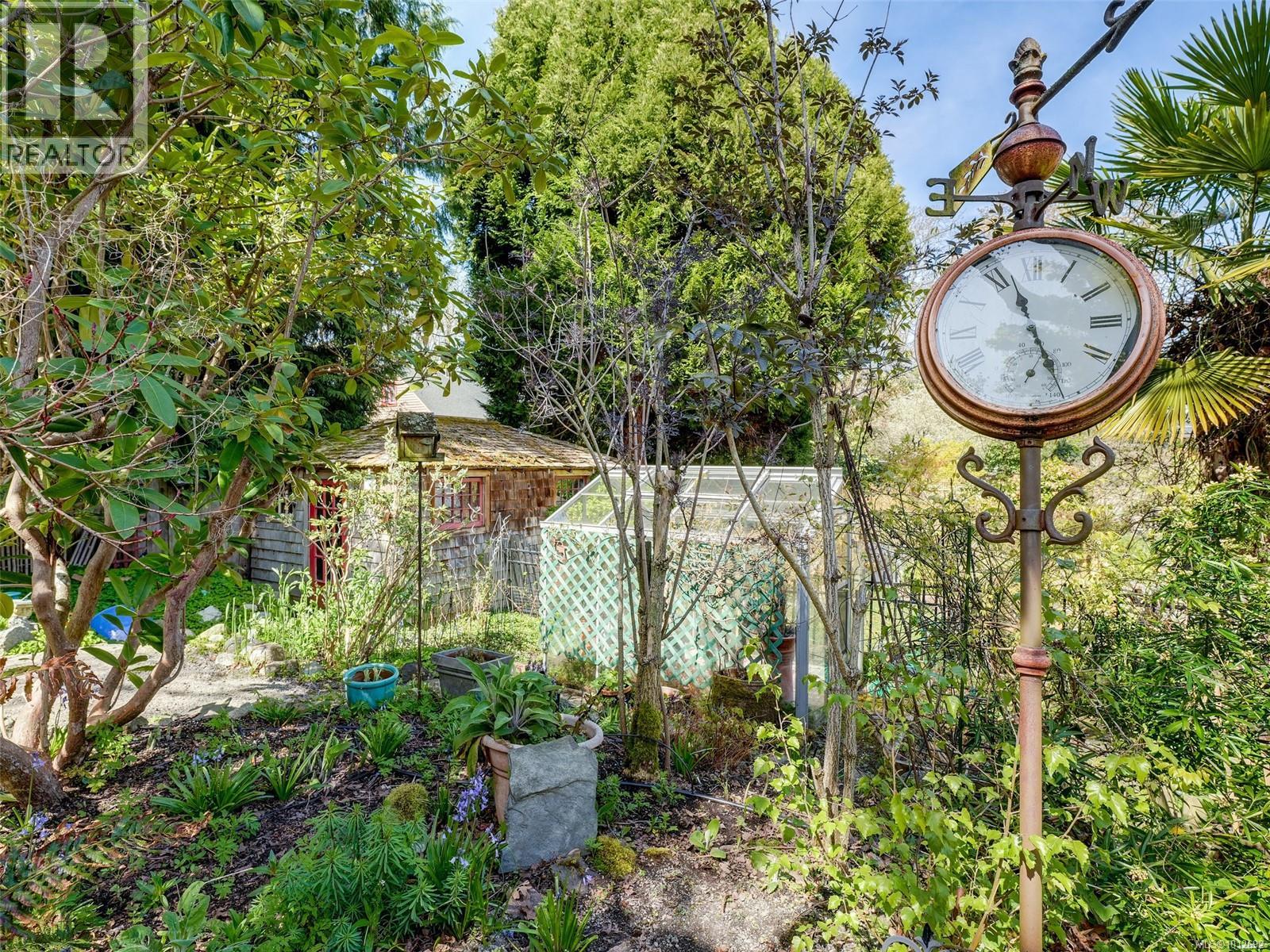 Photo 41 of 1580 Wilmot Pl, Oak Bay BC