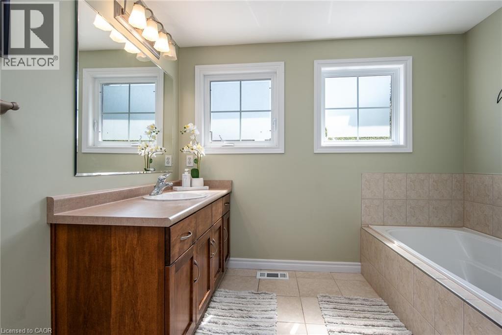 Photo 28 of 744 Keats Way, Waterloo ON
