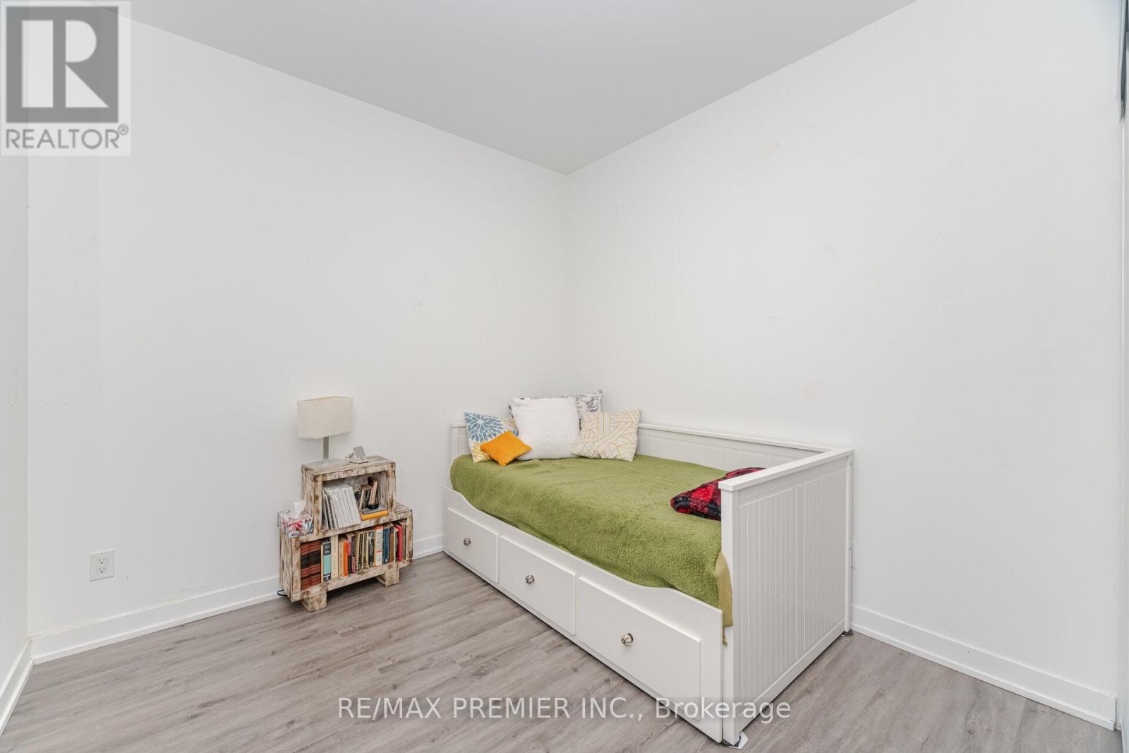 Photo 17 of 311 1787 St Clair Avenue W, Toronto ON