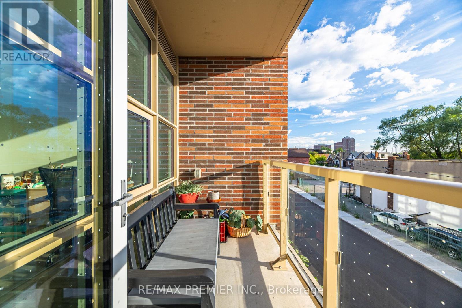 Photo 12 of 311 1787 St Clair Avenue W, Toronto ON