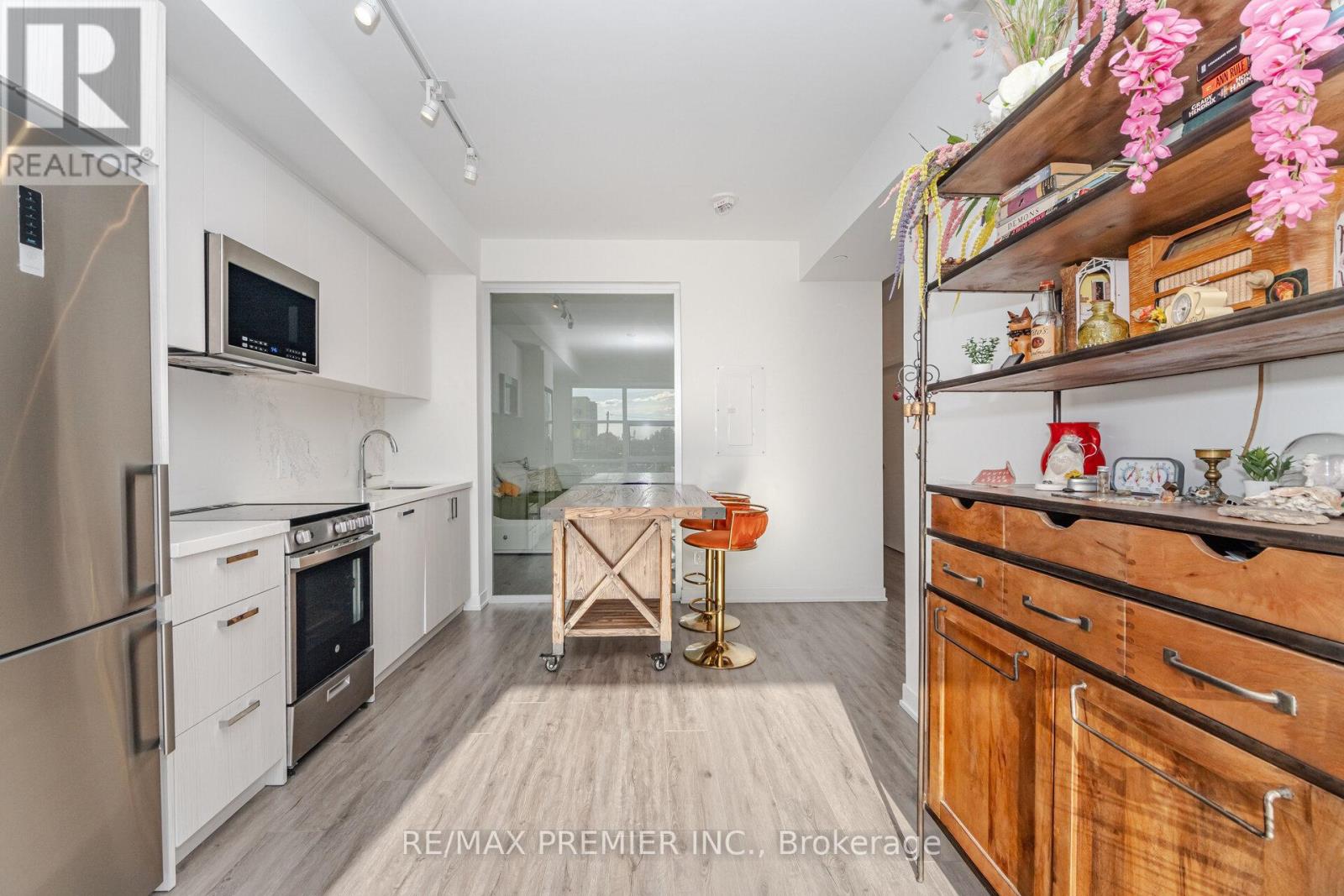 Photo 14 of 311 1787 St Clair Avenue W, Toronto ON