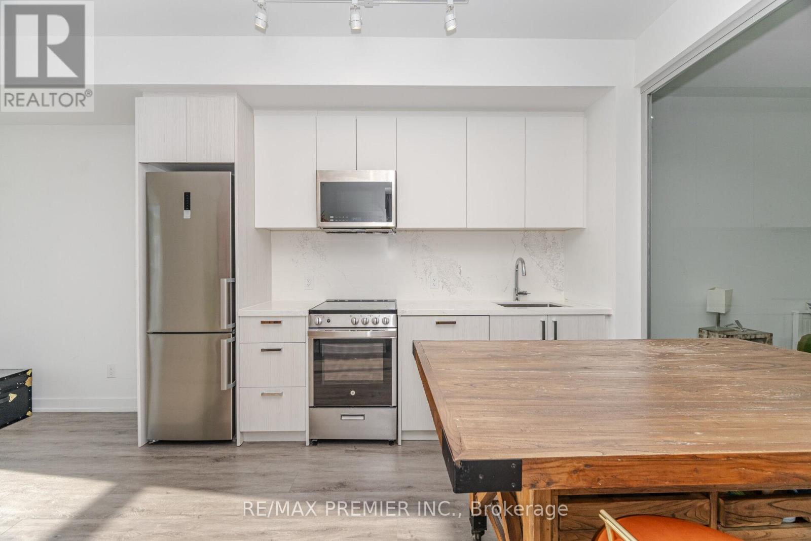 Photo 15 of 311 1787 St Clair Avenue W, Toronto ON