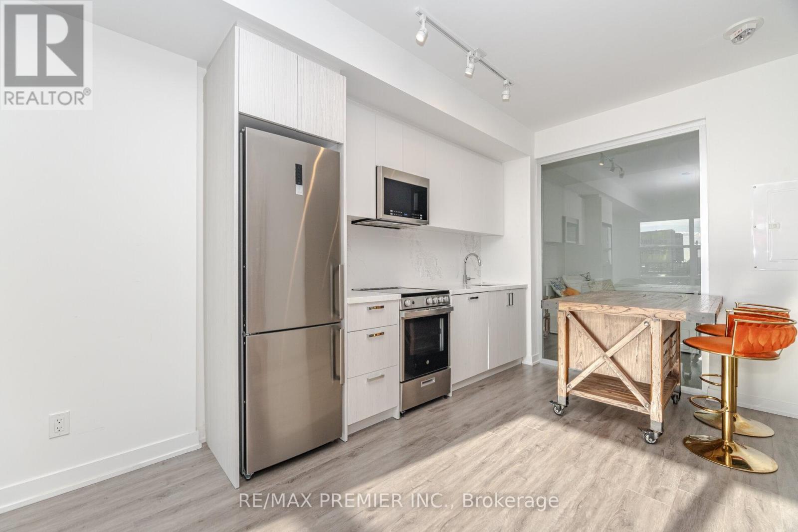 Photo 6 of 311 1787 St Clair Avenue W, Toronto ON