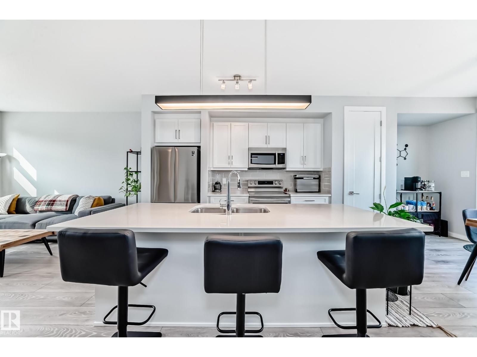 Photo 4 of 1746 Keene Cr Sw, Edmonton AB
