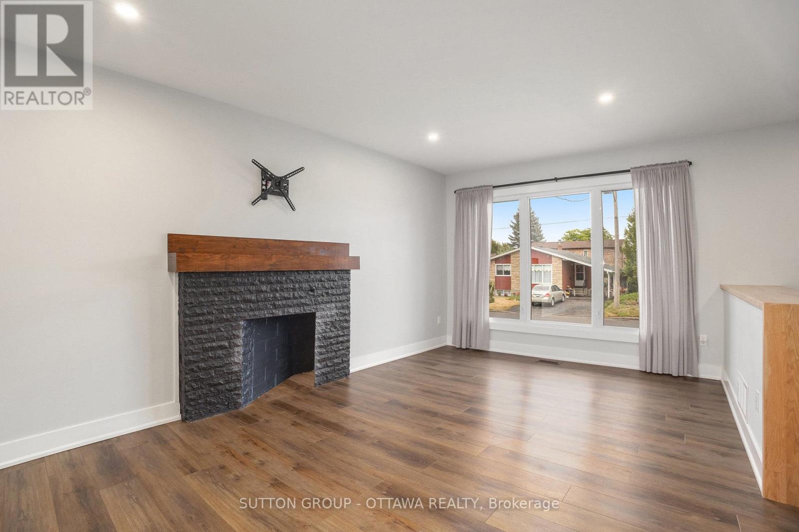 Photo 10 of 1299 Brookline Avenue, Ottawa ON