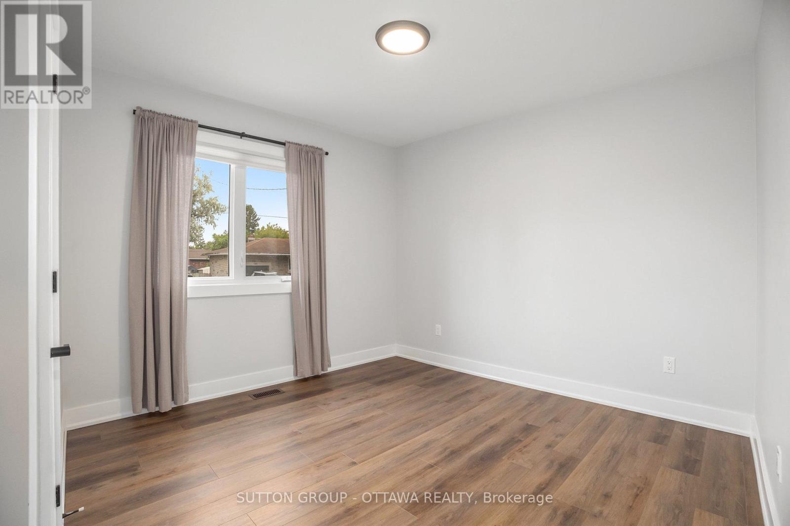 Photo 17 of 1299 Brookline Avenue, Ottawa ON