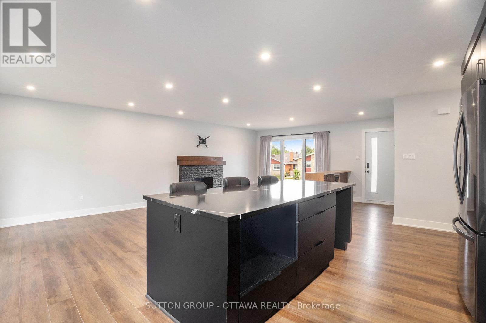 Photo 6 of 1299 Brookline Avenue, Ottawa ON