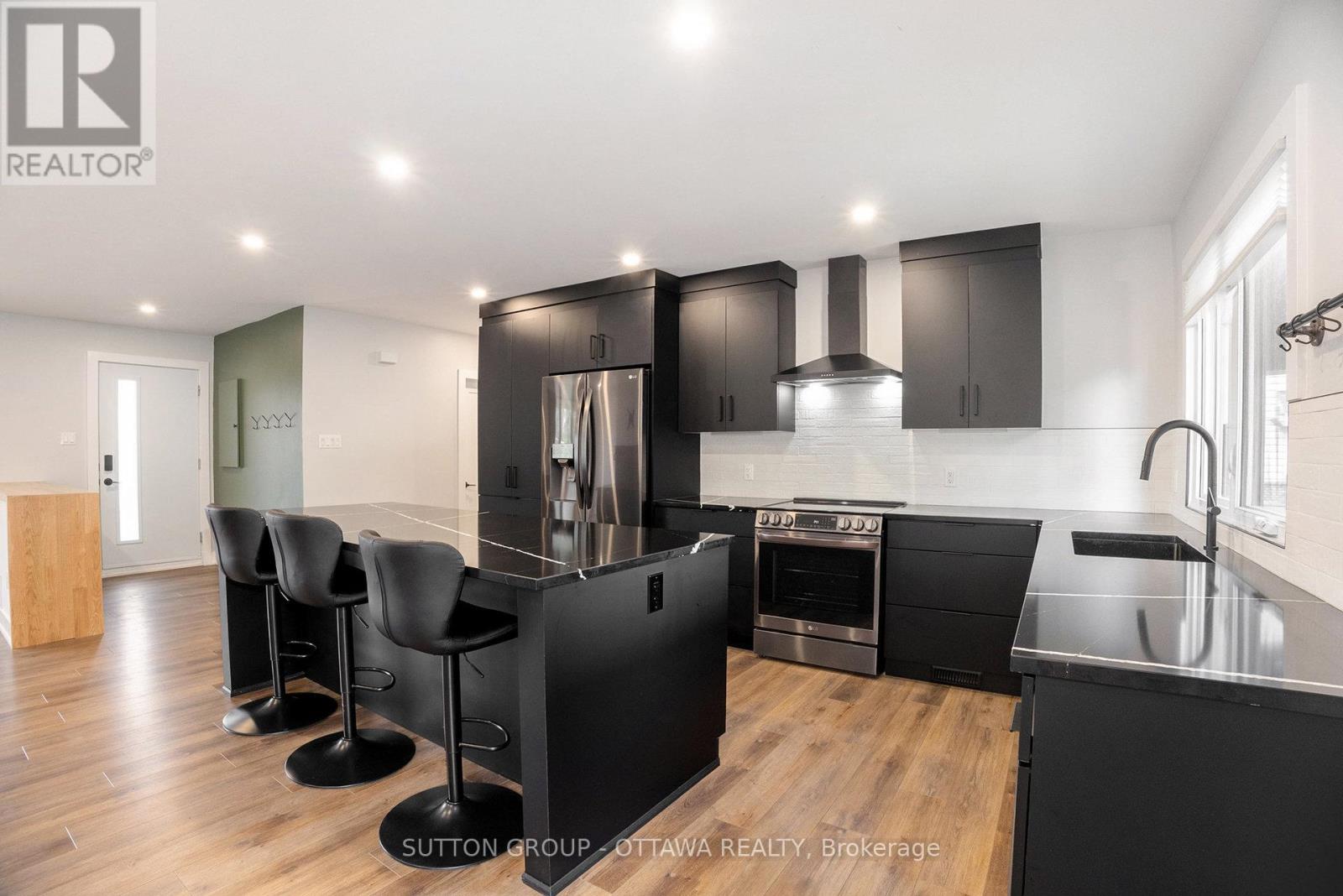 Photo 7 of 1299 Brookline Avenue, Ottawa ON