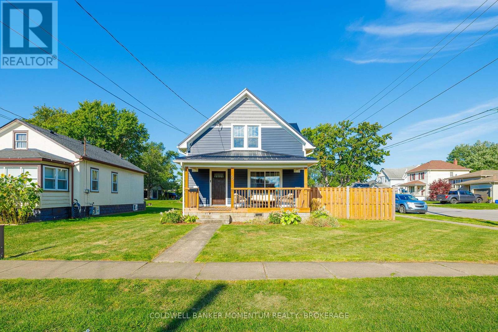 Photo 3 of 66 Oak Street, Port Colborne ON