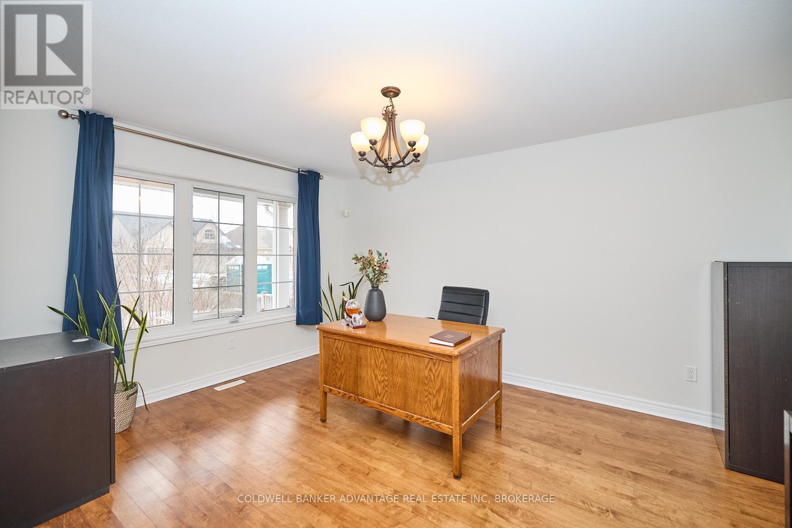 Photo 5 of 116 Clare Avenue, Welland ON