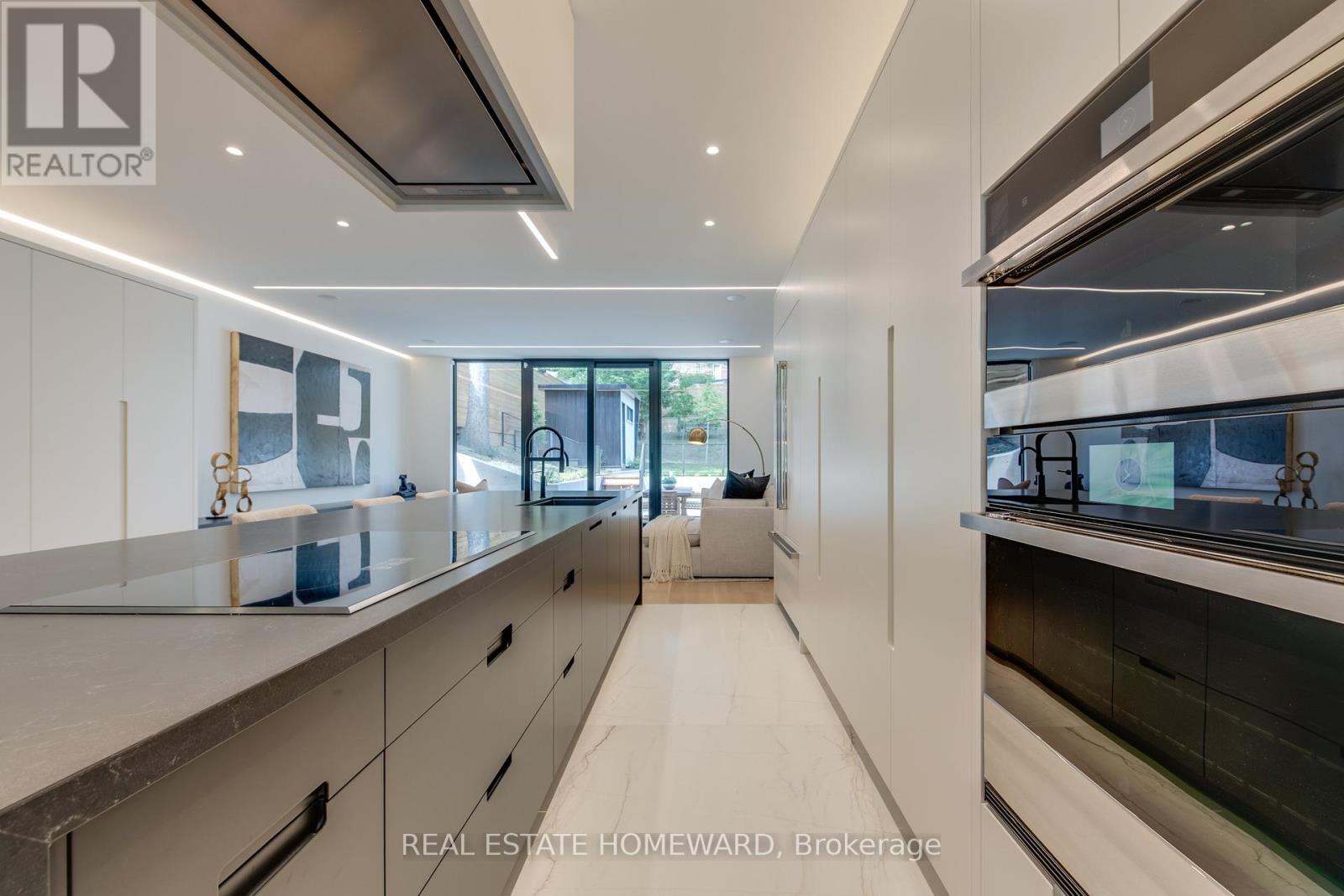 Photo 14 of 174 Kenilworth Avenue, Toronto ON