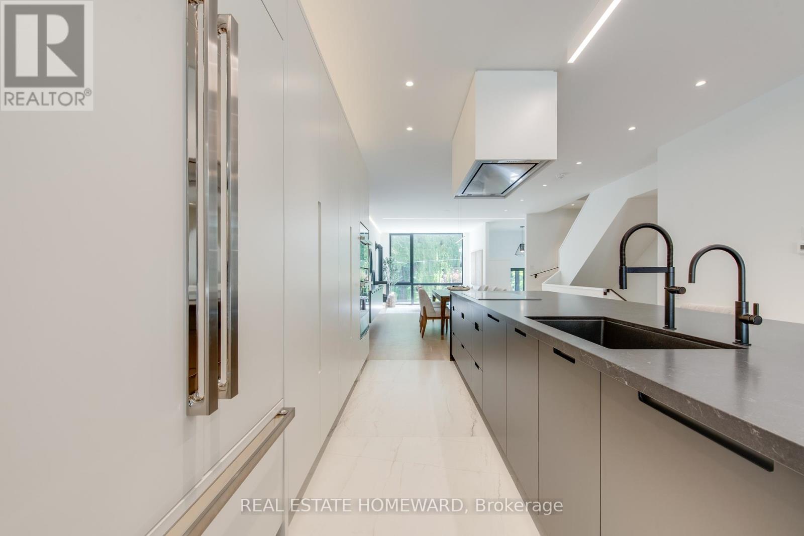 Photo 16 of 174 Kenilworth Avenue, Toronto ON
